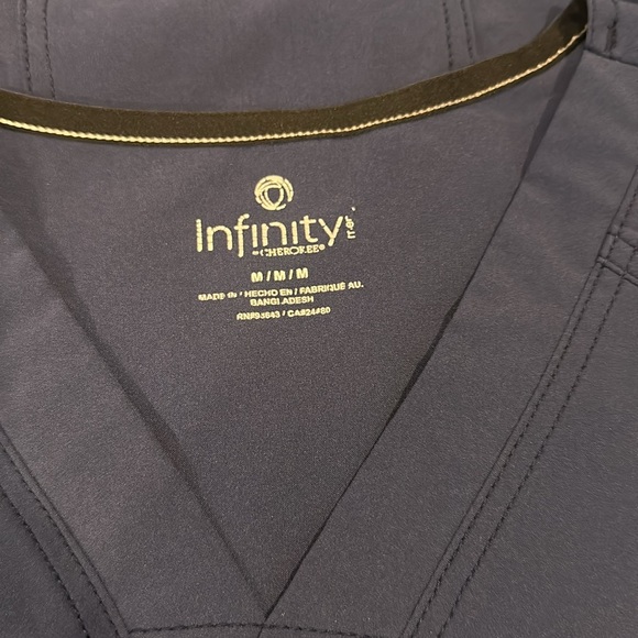 Men’s scrub tops infinity by Cherokee size medium - Picture 2 of 4